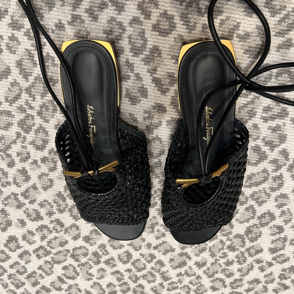 Never worn ferragamo lanio woven leather sandals with ankle tie - Picture 7 of 10